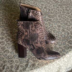 NIB LUCCA LANE Avra snake skin print ankle bootie 7.5